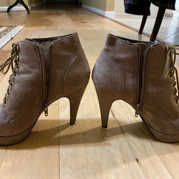 INC International Concepts beige suede leather upper SZ. 7.5 ankle bootie - Picture 6 of 9